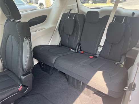 Used 2022 Chrysler Voyager LX FWD image 33