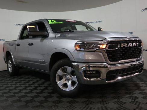 Used 2025 RAM 1500 Big Horn AWD/4WD image 2