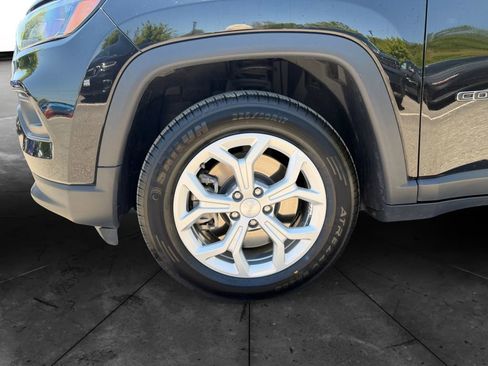 Used 2024 Jeep Compass Latitude AWD/4WD image 14