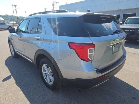 Used 2022 Ford Explorer XLT w/ Equipment Group 202A AWD/4WD image 4