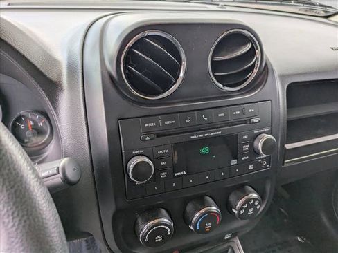 Used 2016 Jeep Patriot Sport w/ Power Value Group AWD/4WD image 12