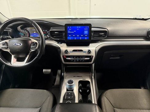 Used 2022 Ford Explorer XLT image 18