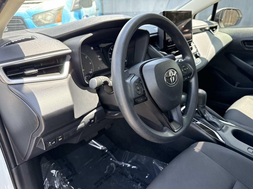 Used 2023 Toyota Corolla LE FWD image 22