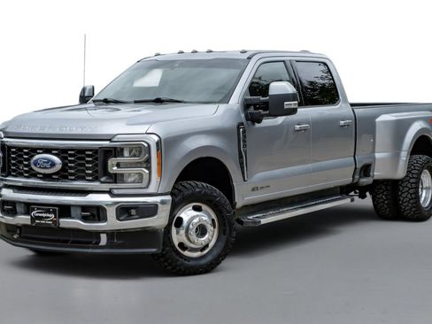 Used 2023 Ford F350 Lariat w/ FX4 Off-Road Package AWD/4WD image 4