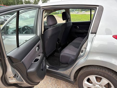 Used 2007 Nissan Versa Hatchback FWD image 11