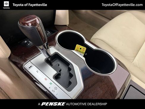 Used 2012 Toyota Camry XLE w/ Leather Pkg FWD image 31