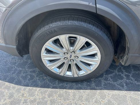 Certified 2020 Ford Explorer Limited RWD image 17