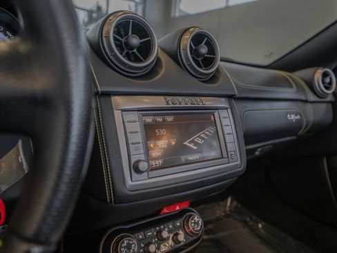 Used 2013 Ferrari California image 37
