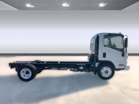 New 2025 Chevrolet Low Cab Forward image 17