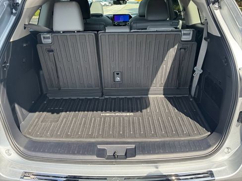 Used 2023 Toyota Highlander Platinum AWD/4WD image 16