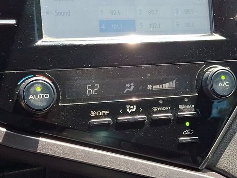 Used 2019 Toyota Camry SE FWD image 15