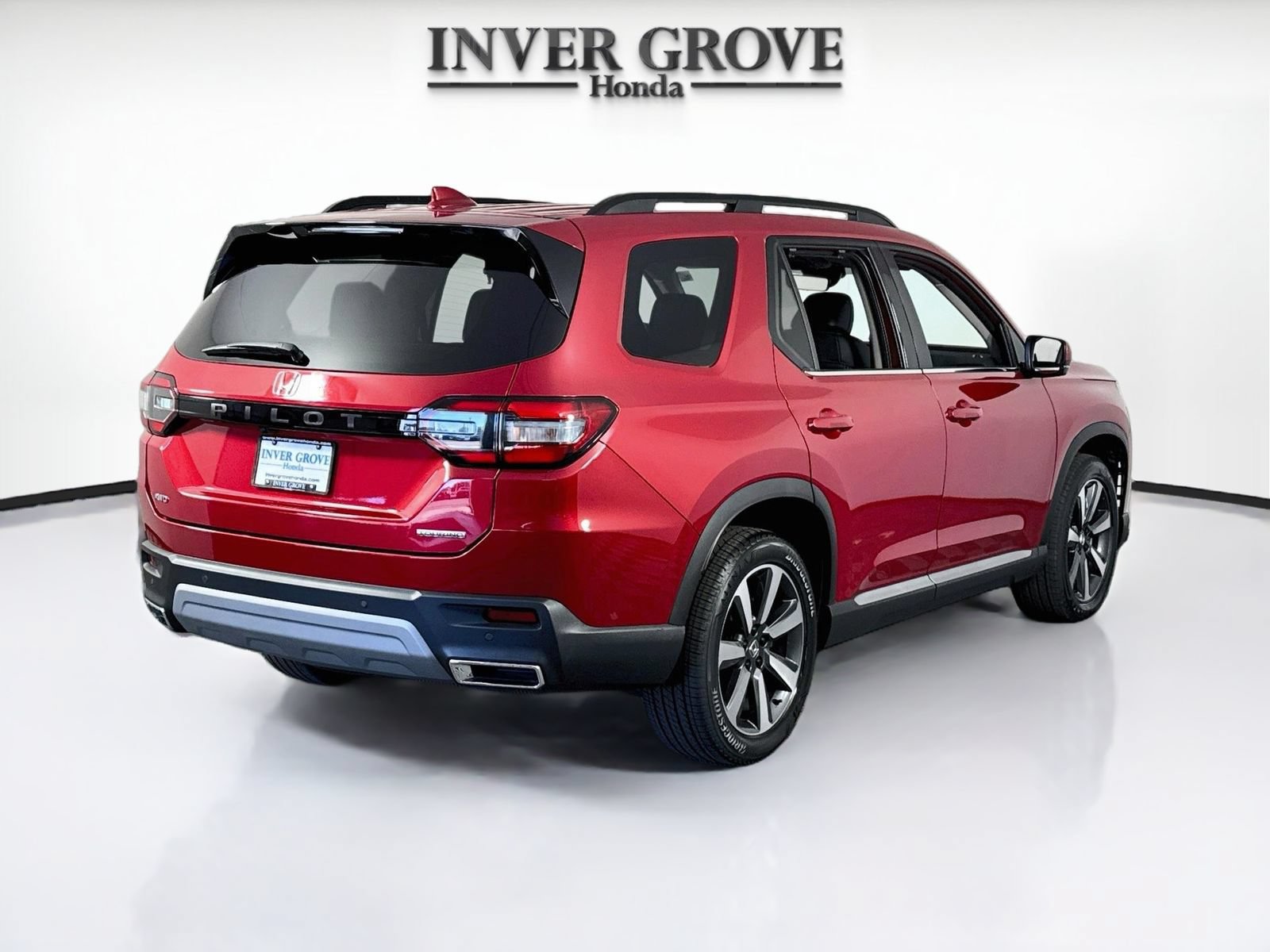 Certified 2024 Honda Pilot Touring image 5