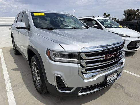 Used 2020 GMC Acadia SLE w/ LPO, Cargo Package FWD image 3