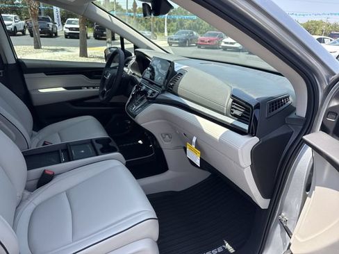 New 2026 Honda Odyssey Touring image 18
