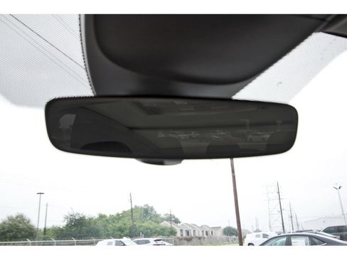Used 2023 Volkswagen Taos SE w/ Panoramic Sunroof Package FWD image 19