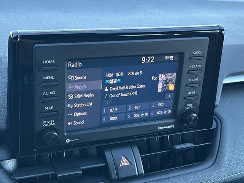 Used 2021 Toyota RAV4 LE AWD/4WD image 18