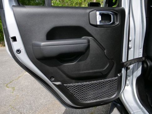 Used 2024 Jeep Wrangler Unlimited Rubicon w/ Technology Group image 33