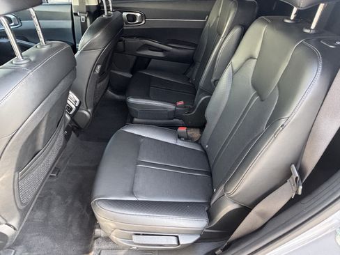 Used 2025 Kia Sorento EX AWD/4WD image 14