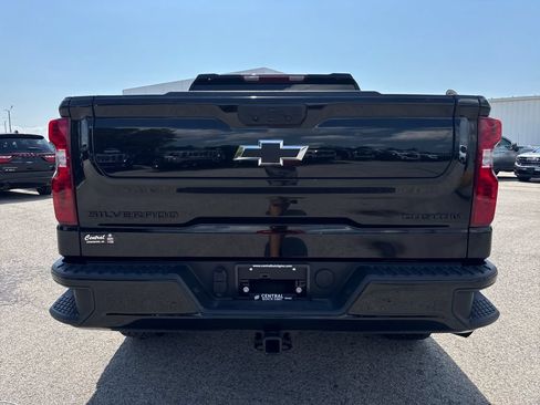 Used 2025 Chevrolet Silverado 1500 Custom Trail Boss w/ LPO, Dark Essentials Package AWD/4WD image 5