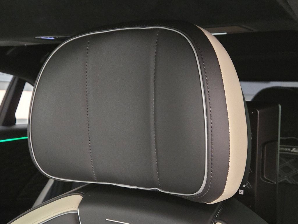 Certified 2024 Bentley Flying Spur W12 AWD/4WD image 37