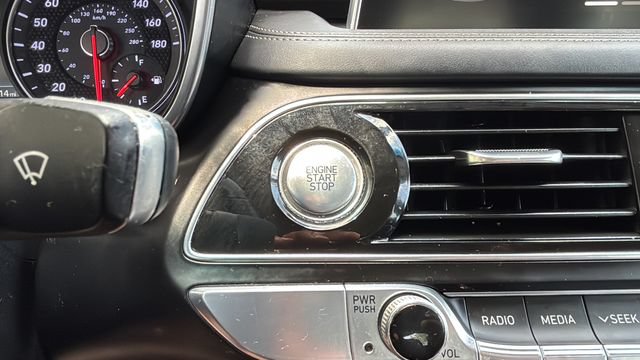 Used 2021 Genesis G70 3.3T RWD image 29
