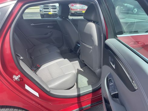 Used 2015 Chevrolet Impala LT w/ Convenience Package FWD image 27