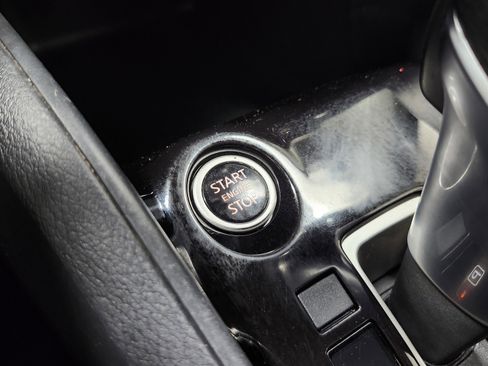 Used 2021 Nissan Kicks S image 8