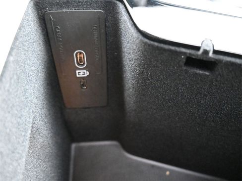 Used 2025 Volvo XC60 B5 Ultra w/ Protection Package Premier image 14