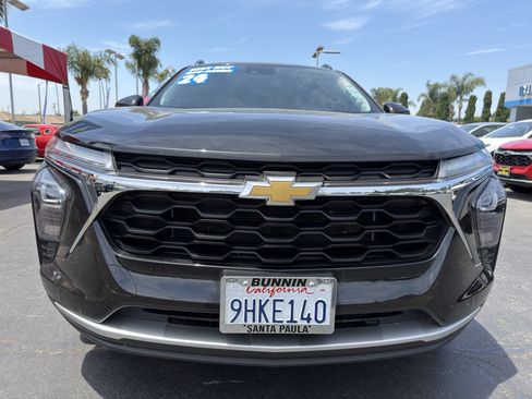 Used 2024 Chevrolet Trax LT w/ Driver Confidence Package FWD image 39