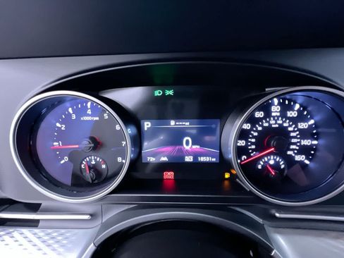 Used 2024 Kia Carnival LX FWD image 22