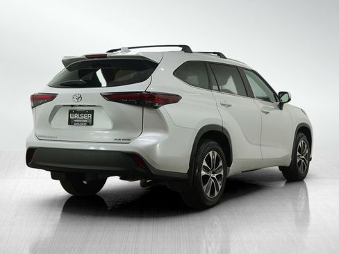 Used 2024 Toyota Highlander XLE image 7