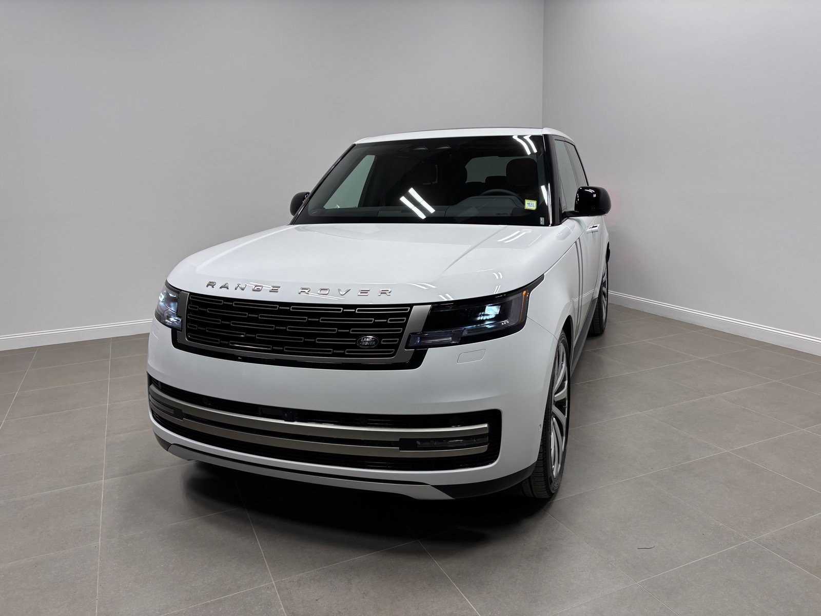 New 2026 Land Rover Range Rover SE AWD/4WD image 2