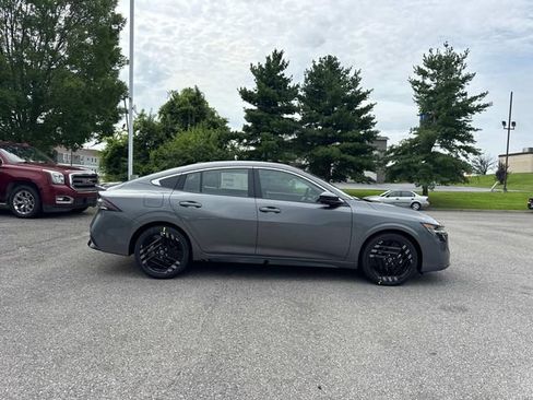 New 2026 Nissan Sentra SR w/ SR Premium Package FWD image 3