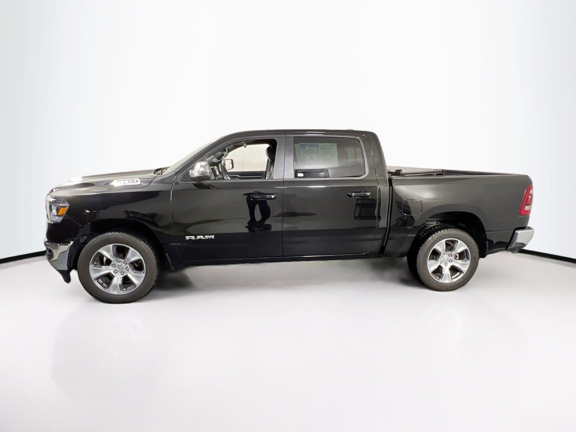 Used 2023 RAM 1500 Laramie AWD/4WD image 8