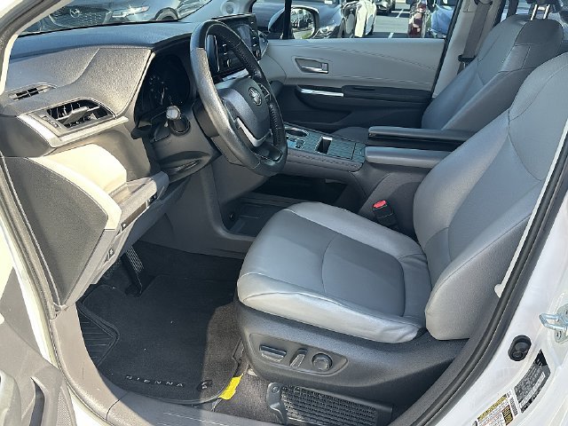 Used 2022 Toyota Sienna XLE FWD image 17