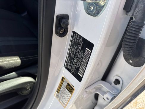Used 2025 Hyundai Venue SEL FWD image 29