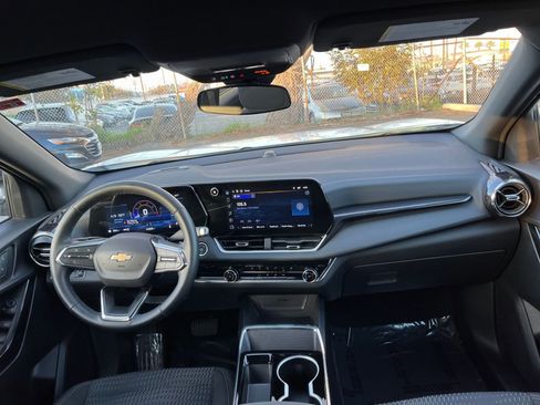 Used 2025 Chevrolet Equinox LT image 34