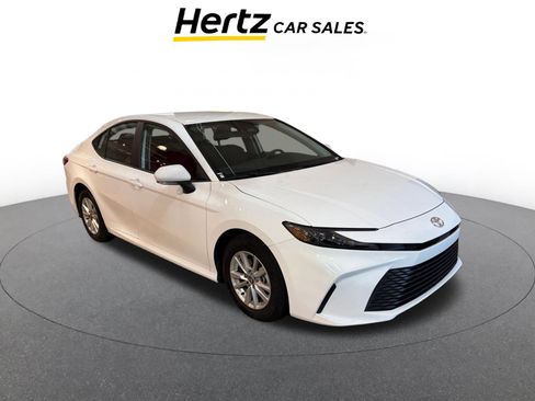 Used 2025 Toyota Camry LE image 1