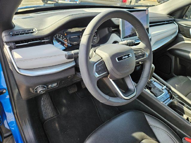 Used 2025 Jeep Compass Limited AWD/4WD image 9