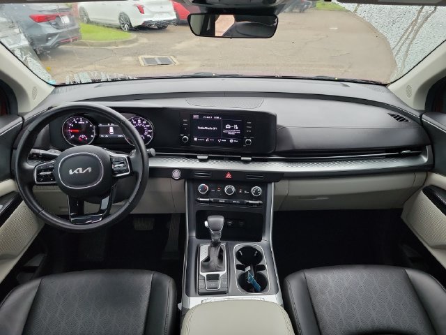 Used 2024 Kia Carnival LX FWD image 11