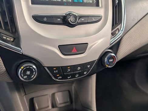 Used 2017 Chevrolet Cruze LS FWD image 19