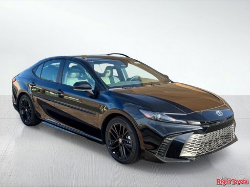 Certified 2026 Toyota Camry SE FWD image 5
