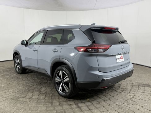 Used 2025 Nissan Rogue SL w/ SL Premium Package image 5