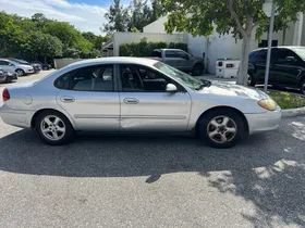 Used 2002 Ford Taurus SE FWD image 4