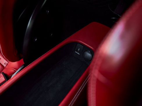 Used 2021 Ferrari F8 Tributo image 57