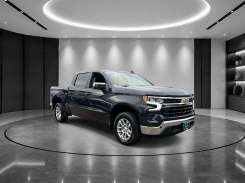 Used 2024 Chevrolet Silverado 1500 LT AWD/4WD image 3