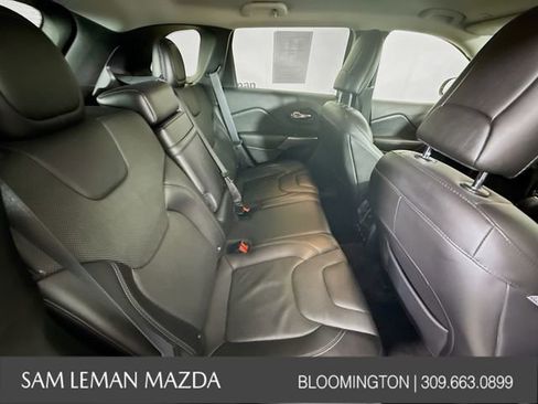 Used 2019 Jeep Cherokee Limited image 24