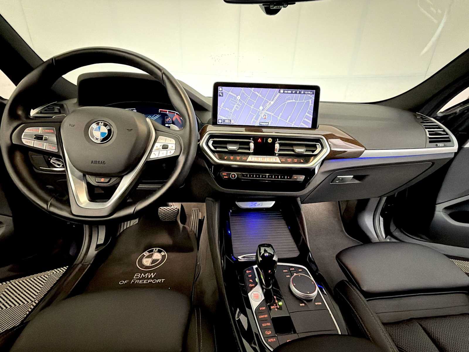 Used 2024 BMW X4 xDrive30i w/ Parking Assistance Package AWD/4WD image 16