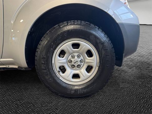 Used 2014 Nissan Frontier S image 11