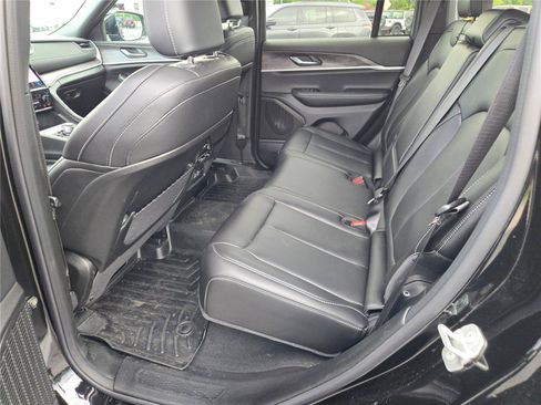 Used 2025 Jeep Grand Cherokee Limited AWD/4WD image 20